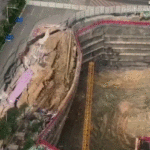 Colapso masivo de una carretera junto a un sitio de construcción en China